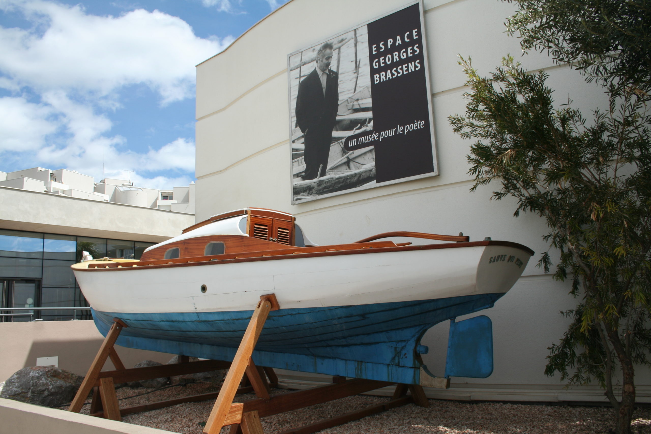 Sète_espace_Brassens_barque