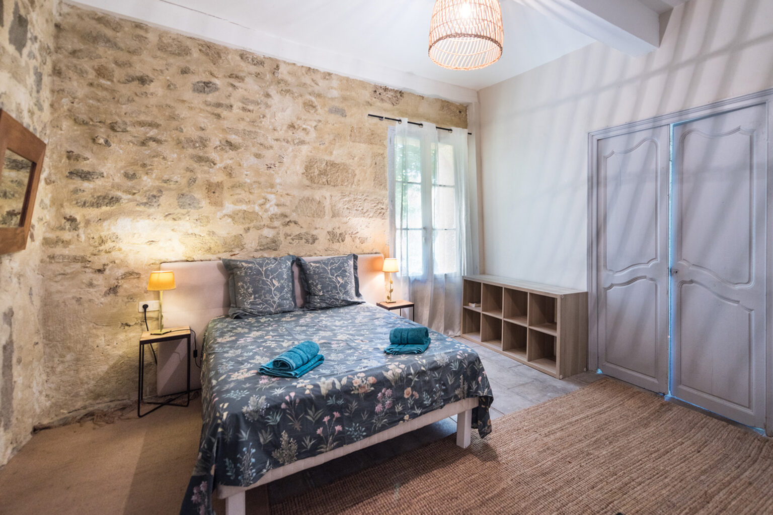 chambre figuier Domaine Sesquier à Mèze près de Montpellier accueil de groupe