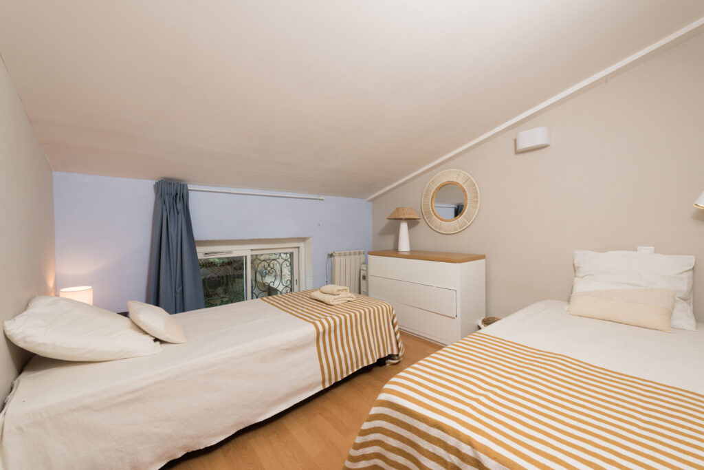 domaine-sesquier-hotel-gite-acacia-chambre-2-meze
