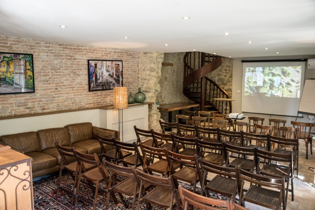 Salle de réunion 100 m² pour séminaire près de Montpellier