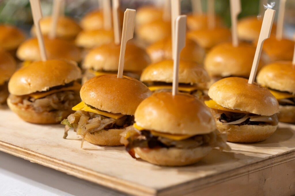 Mini burgers du buffet de séminaire